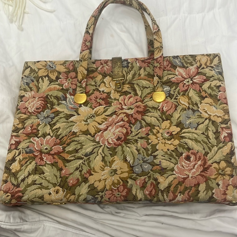 A very vintage briefcase Very inner interior